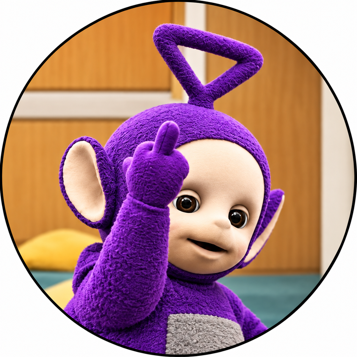 Sticker mit Motiv: Lila Plüschfigur mit Geste